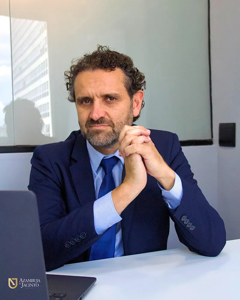 Dr Eduardo no Escritório de advocacia na Av. Paulista em São Paulo